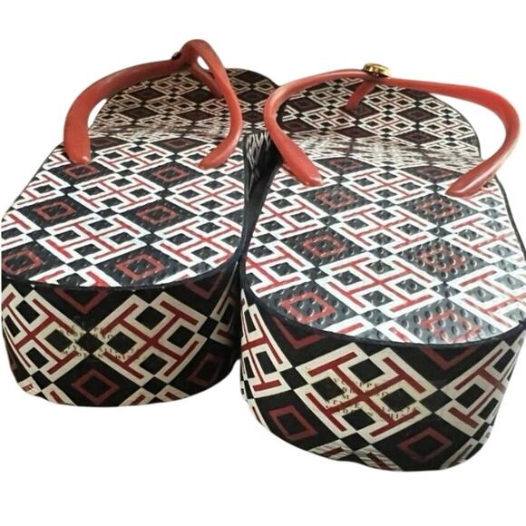 Tory Burch Thandie Wedge Flip-Flops, brand's geometric logo print. Size 9.5 - Picture 3 of 8